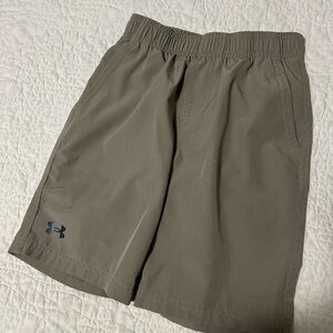 Under Armour Boys khaki shorts